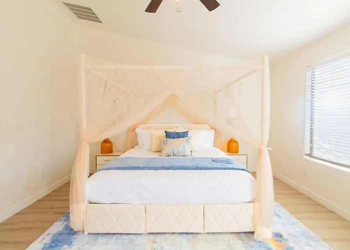 Luxurious Retreat. Free Htd Pool Outdoor Fun *