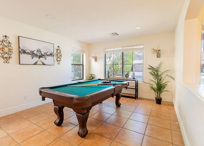 Luxurious Retreat. Free Htd Pool Outdoor Fun