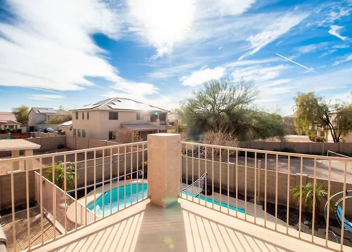 Holiday home Luxurious Retreat. Free Htd Pool Outdoor Fun *
