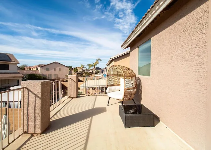 Holiday home Luxurious Retreat. Free Htd Pool Outdoor Fun