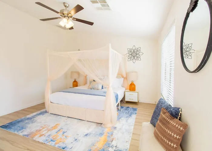 Luxurious Retreat. Free Htd Pool Outdoor Fun Holiday home *