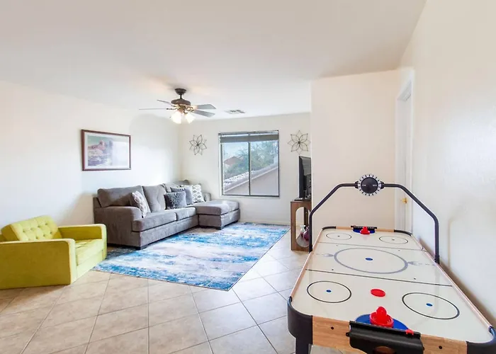 Luxurious Retreat. Free Htd Pool Outdoor Fun