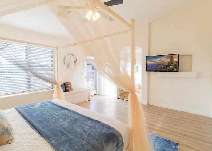 Holiday home Luxurious Retreat. Free Htd Pool Outdoor Fun *
