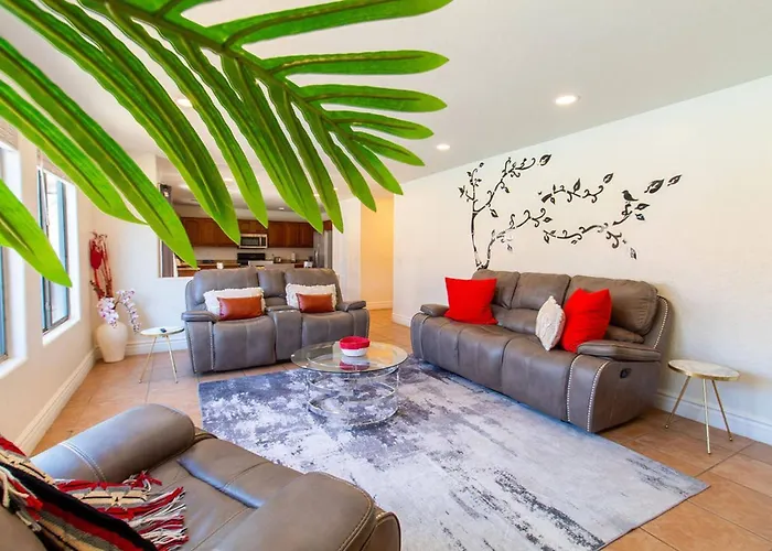 Luxurious Retreat. Free Htd Pool Outdoor Fun Holiday home