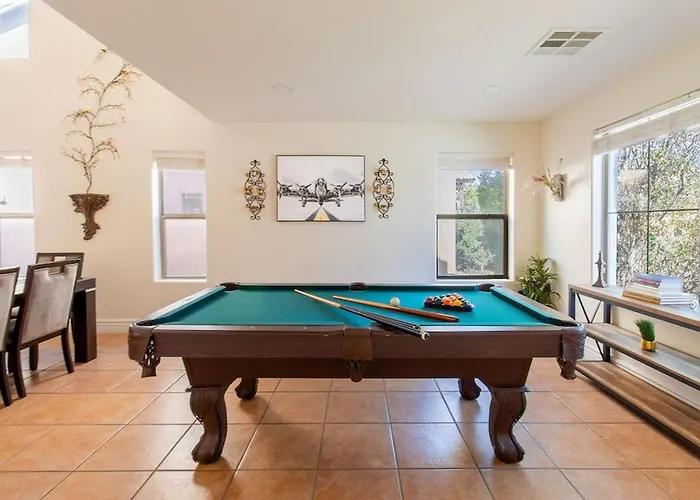 Luxurious Retreat. Free Htd Pool Outdoor Fun