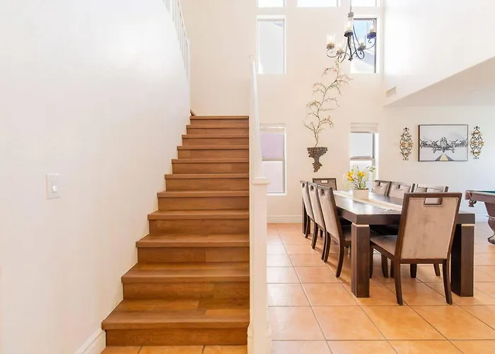 Luxurious Retreat. Free Htd Pool Outdoor Fun Holiday home