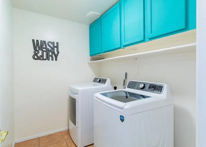Luxurious Retreat. Free Htd Pool Outdoor Fun Holiday home