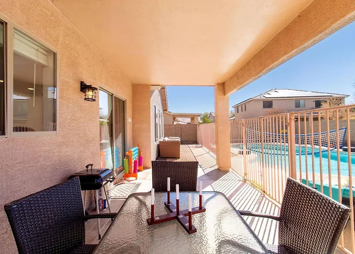 Holiday home Luxurious Retreat. Free Htd Pool Outdoor Fun *